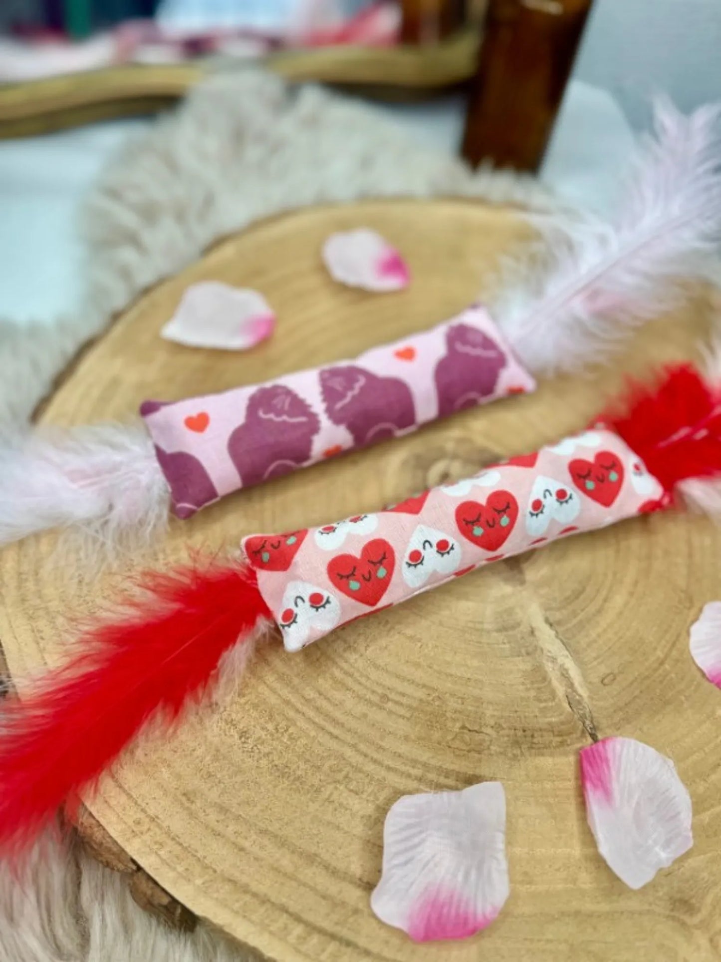Jouet pour chat fait main à l’herbe à chat ou valériane — Création française artisanale